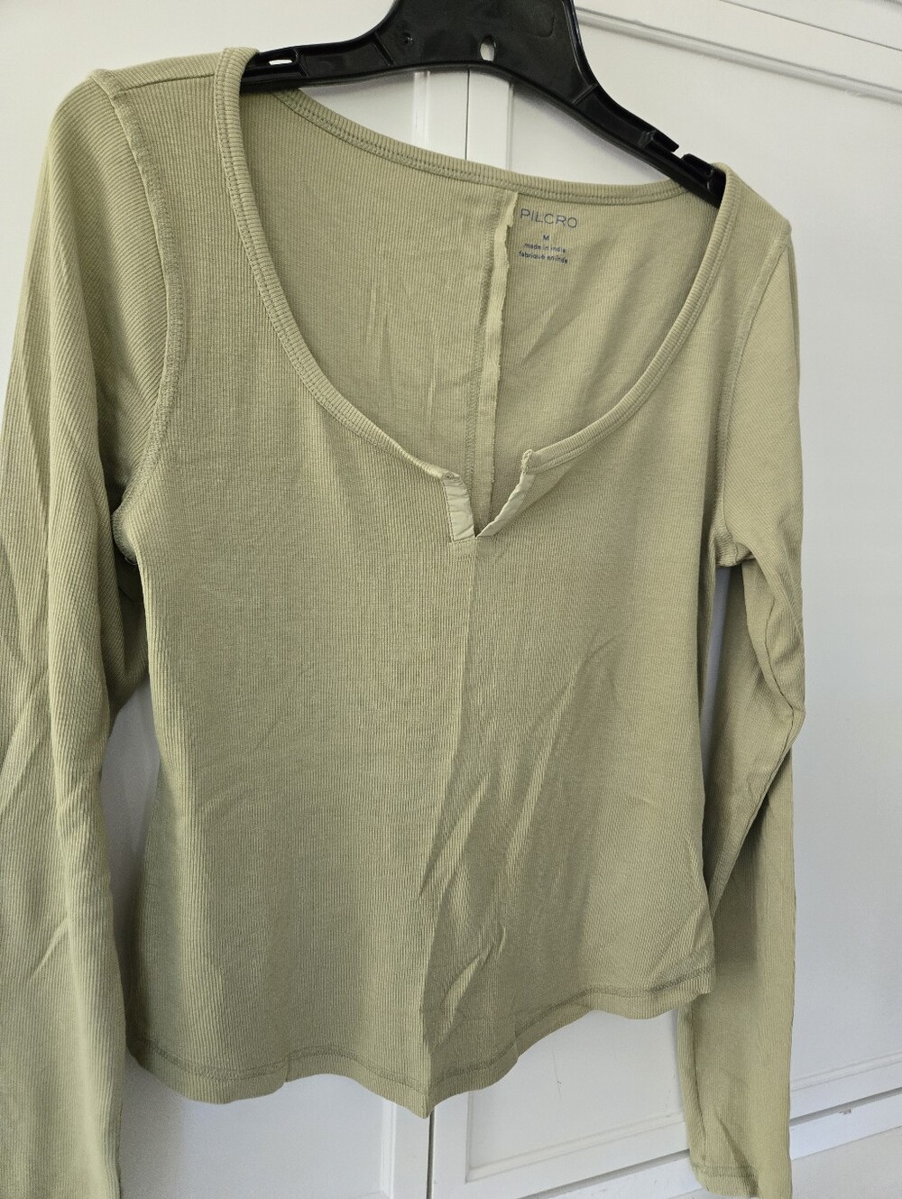 NWT Pilcro Olive Green Long-Sleeve Scoop Neck Notch Tee - Picture 3 of 6